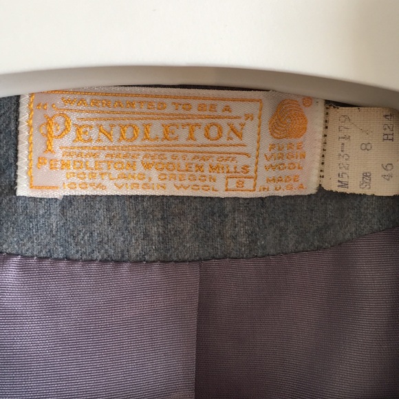 Tailored and Flattering Pendleton wool blazer - Picture 5 of 10